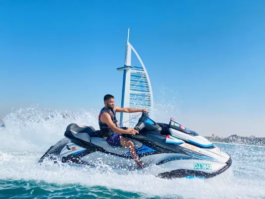 60-minutowa wycieczka skuterem wodnym wokół kultowego Burj Al Arab i Atlantis