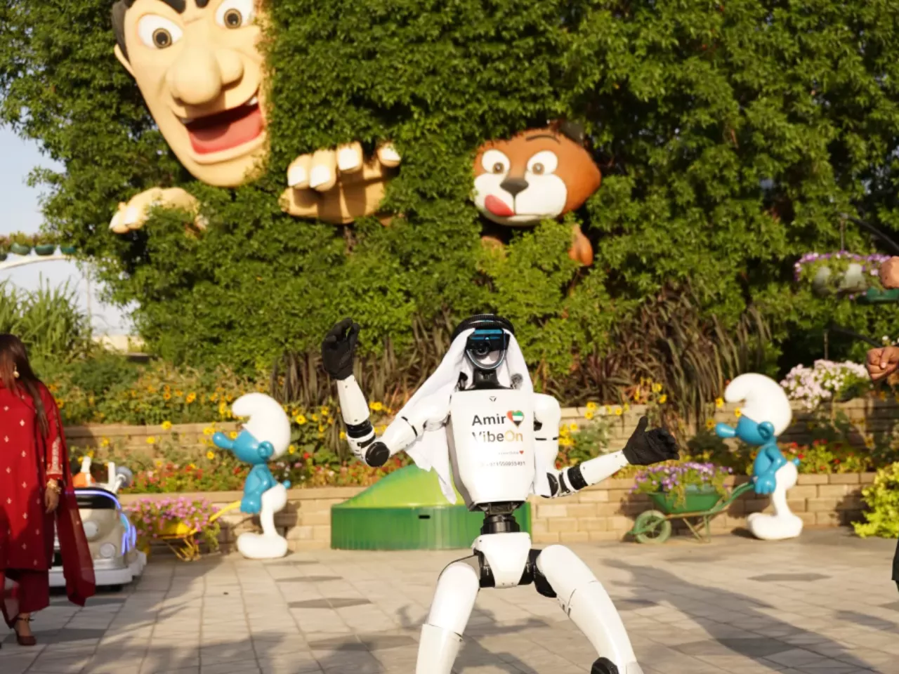Amir VibeOn in Dubai Miracle Garden! Floral Madness and Cosmic Tech