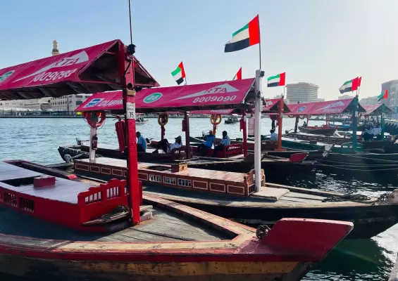 Rejs łodzią abra - między Old Dubai/ Al Seef a Spice Souk