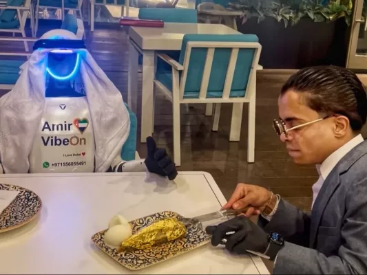 Humanoid Robot Amir VibeOn Visits JBR Beach and ZouZou Restaurant in Dubai