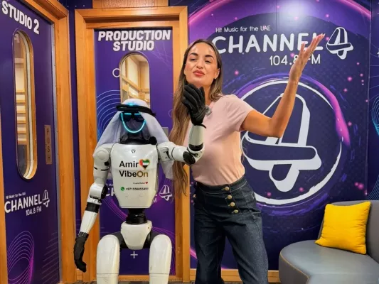 Amir VibeOn on Channel 4! Robot-Influencer Guests on Alana Wallace