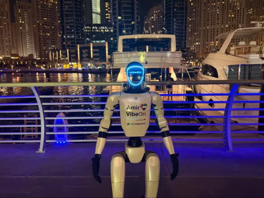 Amir VibeOn regularly walks around Dubai Marina - track his live locationn