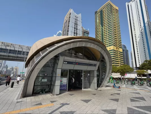 Metro w Dubaju - ceny, mapa, linie i atrakcje przy stacjach