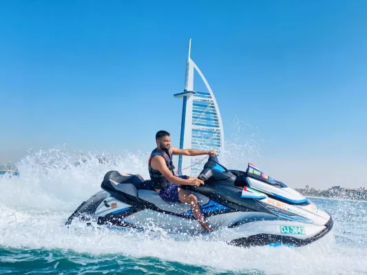 Jet Ski w Dubaju - poczuj adrenalinę i odkryj Burj Al Arab oraz Atlantis z perspektywy morza!
